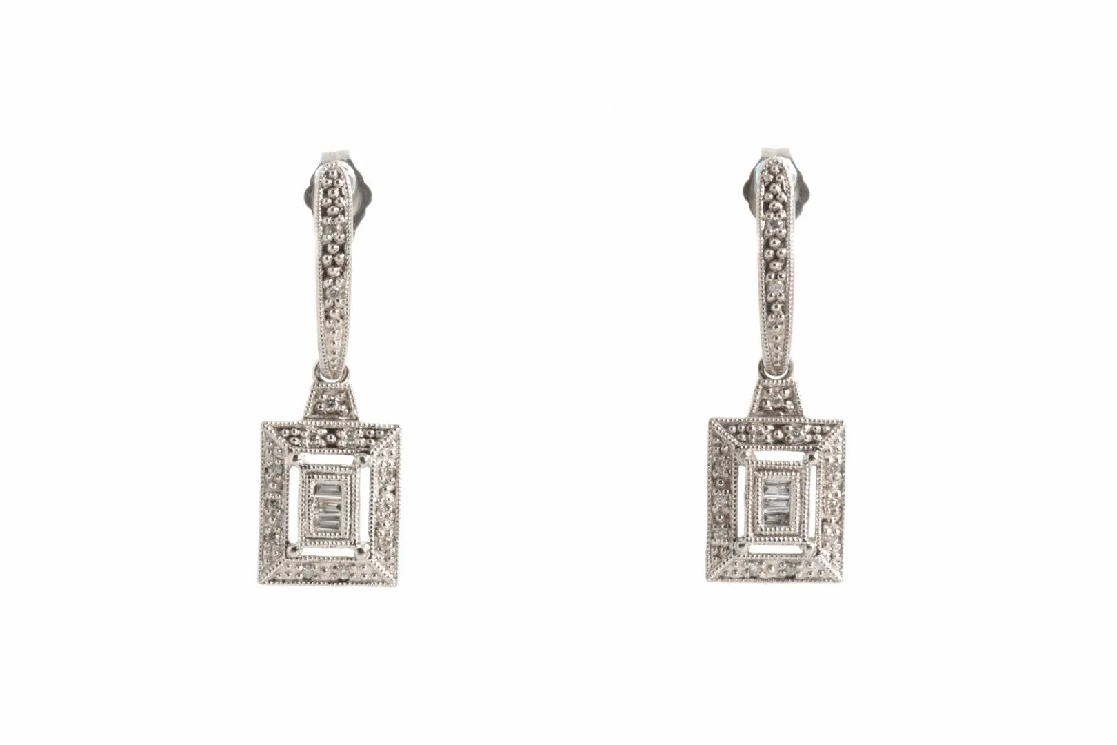 14k White Gold 0.130tcw Diamond Dangle Earrings (4.30g.)