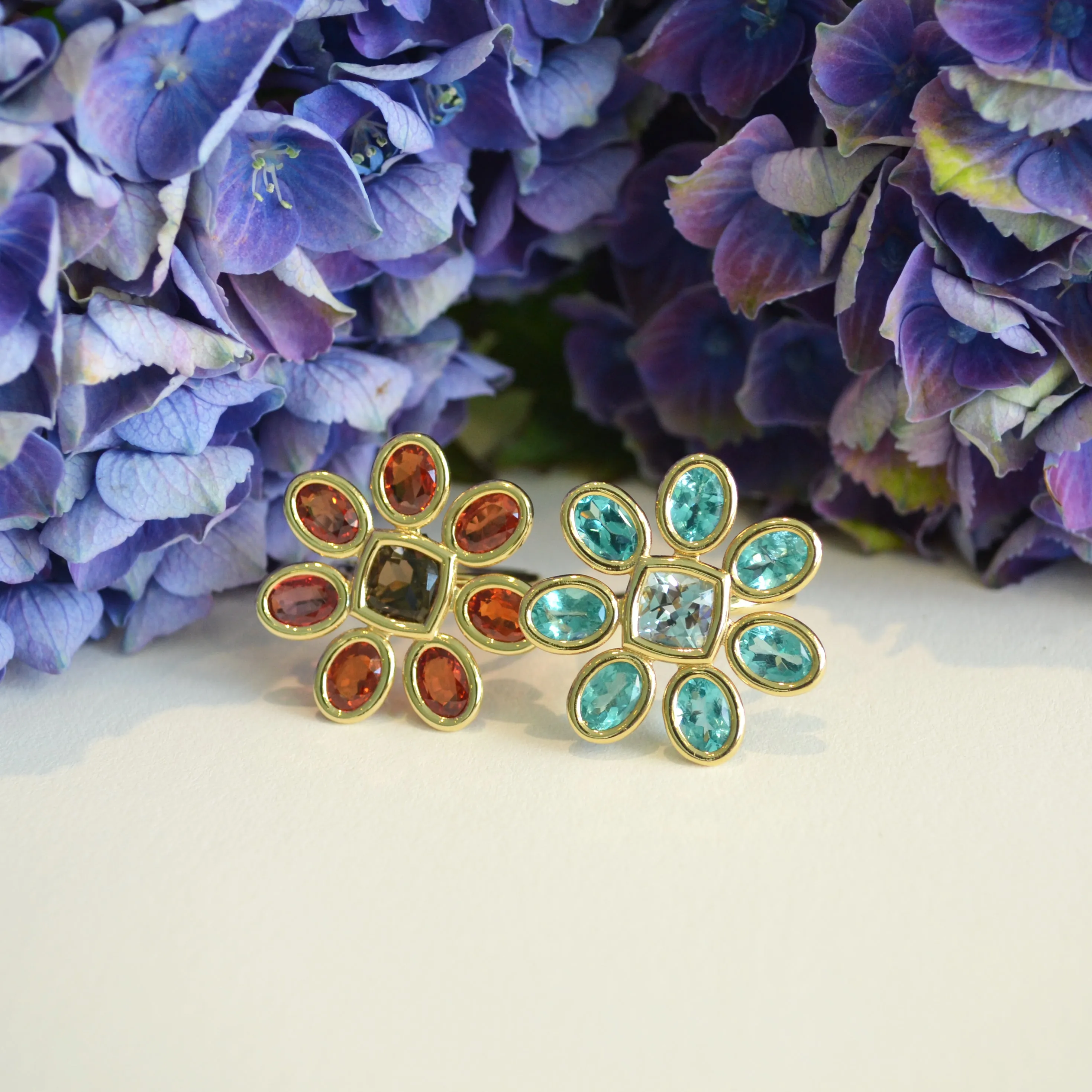 A & Furst - Fiori - Cocktail Ring with Paraiba Color Apatite and Aquamarine, 18k Yellow Gold