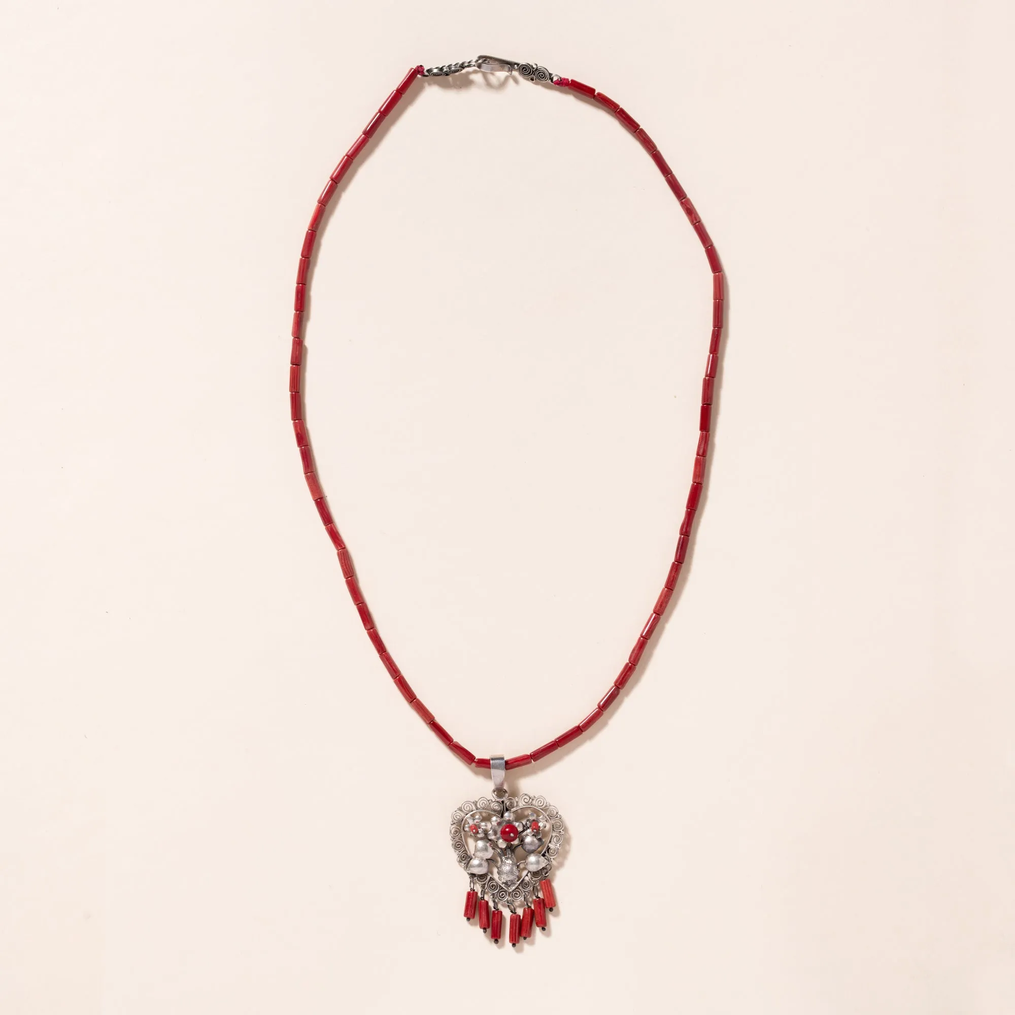 Corazon Coral Con Palitos Necklace