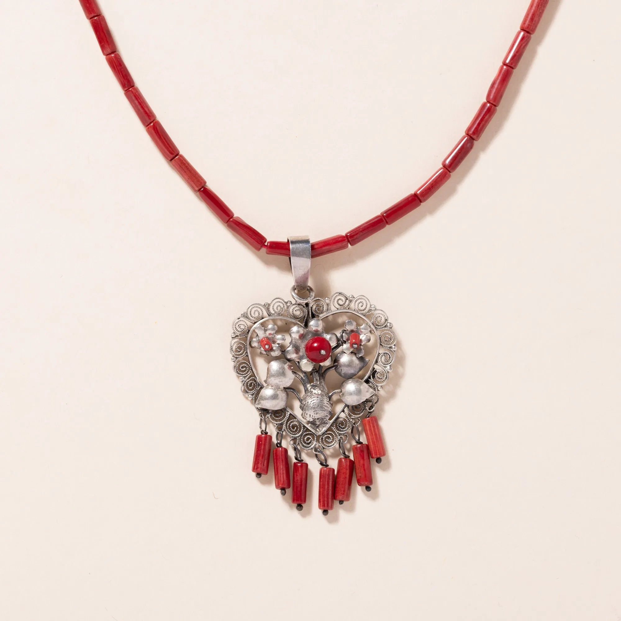 Corazon Coral Con Palitos Necklace