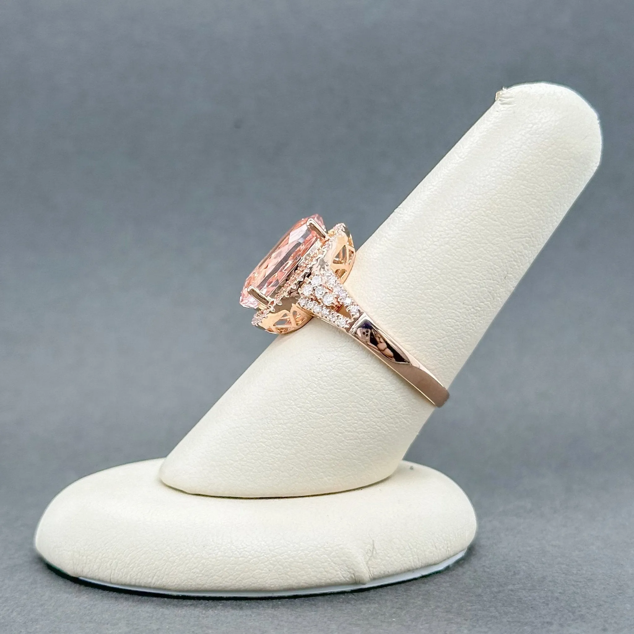 Estate 14K R Gold 5.69ct Morganite & 0.14ctw I-J/SI1-I1 Diamond Ring